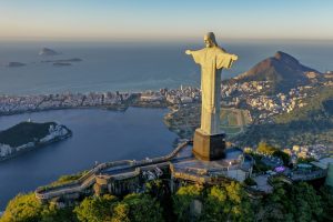 Cristo Redentor Cristo Redentor: Um dos maiores símbolos do Brasil, abraçando a cidade do Rio de Janeiro do alto do Corcovado.