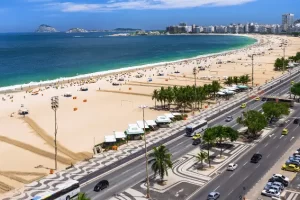 Copacabana:
A praia mais famosa do Brasil, com sua orla icônica e energia vibrante que nunca dorme.